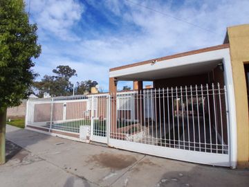 Casa 3 Habitaciones 370m2 Terreno. Pileta. Caucete
