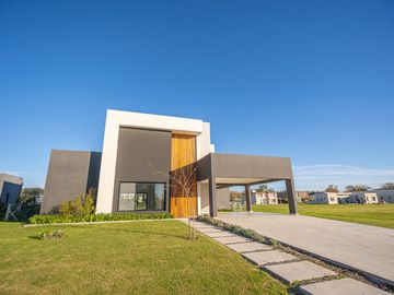 VENTA CASA BARRIO PRIVADO PRADOS DEL OESTE