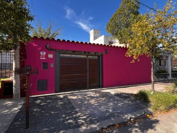 Casa 2 dormitorios con pileta B° Yapeyu