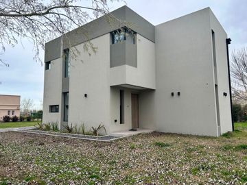 VENTA CASA HARAS DEL SUR 3 A ESTRENAR C/ PILETA
