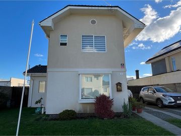 SE VENDE CASA 4DORMIT/3BAÑOS EN CONDOMINIO.