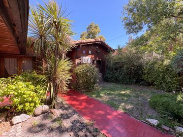 VENTA CASA CON PILETA CASTELAR NORTE