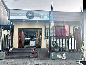 PROPIEDAD COMERCIAL EN PENCO A PAZOS DE LA PLAZA