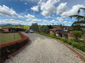 EN VENTA - CASA CAMPESTRE UBICADA CERCA A EL AEROPUERTO JMC
