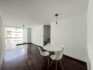 Departamento en venta en Av. Antonio Miró Quesada,...