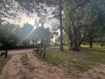 Venta Lote con casa 2 amb! Barrio cerrado Las Lomadas!...