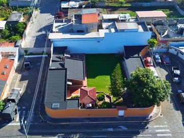 CASA DE VENTA CON SUITE, AMPLIOS ESPACIO VERDES , SECTOR...