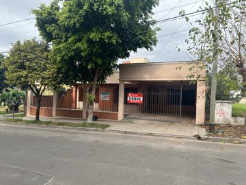 Casa en venta c/ cochera en 250 Vv. Oeste