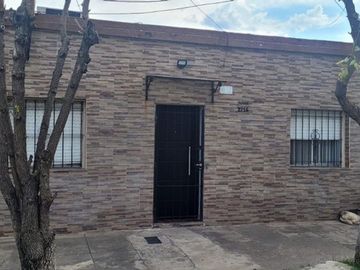 CASA 4 AMBIENTES VENTA EN LOMAS DE ZAMORA