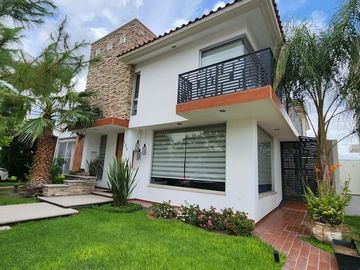 Venta de casa en Residencial las plazas, al norte de...