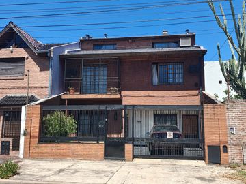 Casa 6 amb. c/ dependencias en San Andrés
