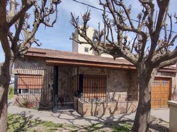 CASA EN VENTA LA PLATA 3 DORMITORIOS