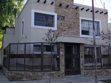 CASA EN VENTA BARRIO LOS SOLARES MENDOZA CIUDAD DE MENDOZA