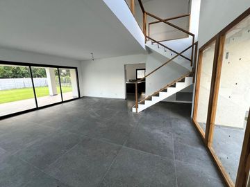 Casa a estrenar en venta en barrio cerrado San Matias -...