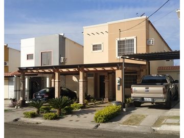 Hermosa Casa Sector Sur Manta.
