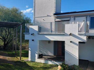 VENTA CASA 5 DORM CUMBRES DEL GOLF V. ALLENDE CBA