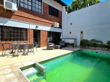 Vta de Casa 5 Amb con cochera y pileta Villa Maipú
