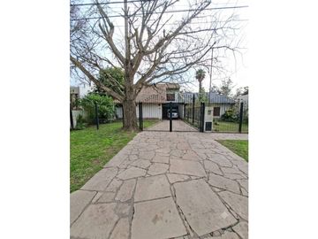 CHALET 4 AMB. PARQUE, QUINCHO, PISCINA BARRIO LA FLORIDA...