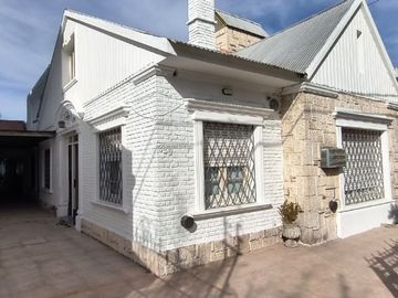VENTA CASA 5 DORMITORIOS BARRIO JUNIORS- CORDOBA