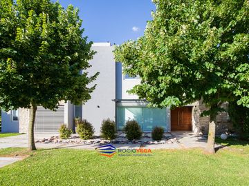Casa en venta en El Nacional Club de Campo, General...