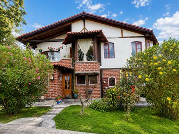Casa rústica en el Valle de los Chillos, 4 dormitorios,...