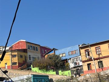 ARRIENDO PIEZA CON O SIN MUEBLES EN CASA DE FAMILIA
