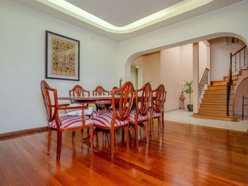 VENTA CASA 5 AMB /2 COCHERAS EN V.URQUIZA /PERMUTA