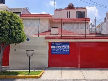 Casa en venta en Ciudad Satélite, Naucalpan, Estado de...
