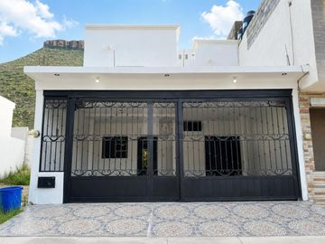 Casa sola en venta en Rincón de San Vicente, Saltillo,...