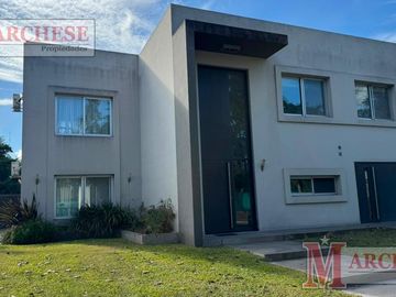 Casa 4 ambientes en venta en Barrio Privado de Ituzaingo
