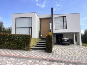 Casa de Lujo de Alquiler en Urbanización en Puembo Vía...