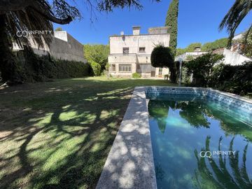 Casa de 5 ambientes frente al Golf sobre lote de 800 m²...