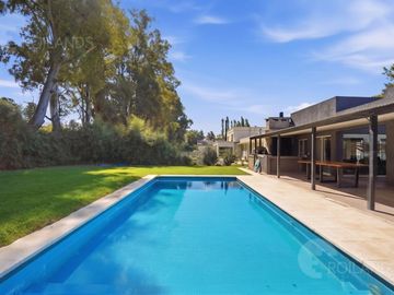VENTA - Residencia Premiun de 4 ambientes   playroom con...