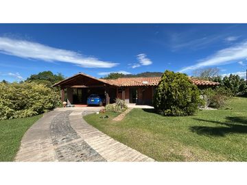 Casa campestre ubicada en el municipio de Rionegro...