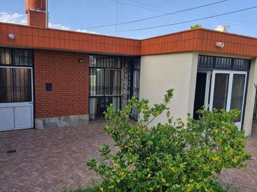 CASA EN VENTA BARRIO SUPE 3 DORM