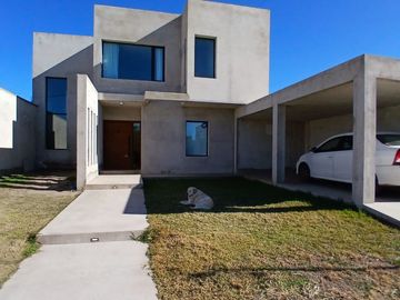 SE VENDE CASA DE 5 DORMITORIOS EN JESUS MARIA