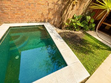 ALQUILER | EXCLUSIVA RESIDENCIA DE ESTILO CON PILETA Y...