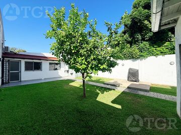 VENTA CASA 3 AMBIENTES, JARDÍN CON 2 COCHERAS EN SAN...