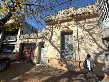 Alquiler Venta Casa a reciclar o terreno en Echesortu...
