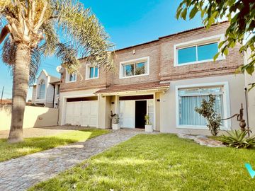Casa en venta Ituzaingó norte, 5 ambientes quincho y...