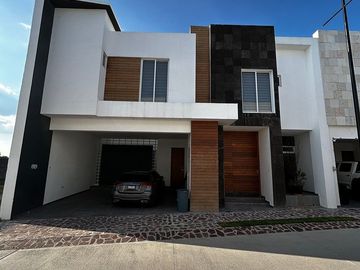 Renta casa amueblada en Residencial Cadaquez