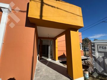 VENTA CASA A ESTRENAR 3 DORM. - B ° Los Sauces, ...