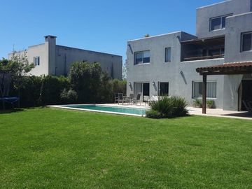 VENTA - Excelente casa en Talar Del Lago II