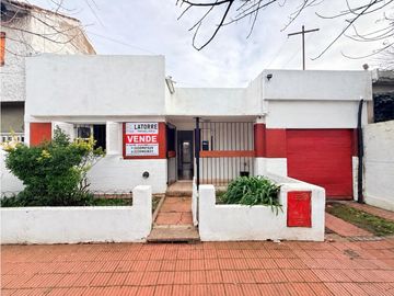LATORRE PROP. VENDE CHALET 3 AMB CON PARQUE - APTO CREDITO