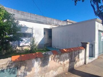 VENTA CASA C/JARDIN Y GARAGE LOTE PROPIO EZPELETA