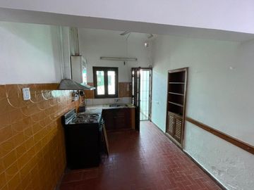VENTA CASA 3 DORM BARRIO GUEMES  A RECICLAR