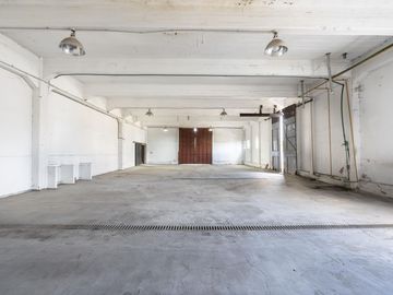 Depósito - Jose León Suarez 264 M2