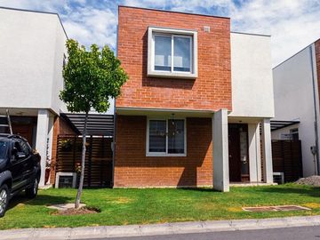 Casa  en condominio en  Jardines de la Isla