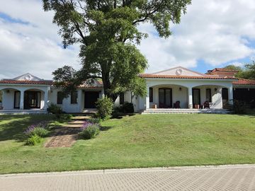 Casa en Potrerillo de Larreta | 4 Dorm | Vista al Golf |...