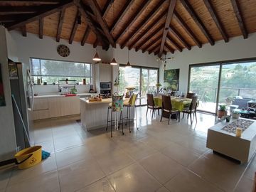 VENTA DE CASA DUPLEX EN EL RETIRO - PANTANILLO (LV)